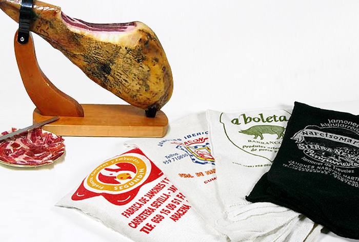 Jamón, cuchillo y servilletas